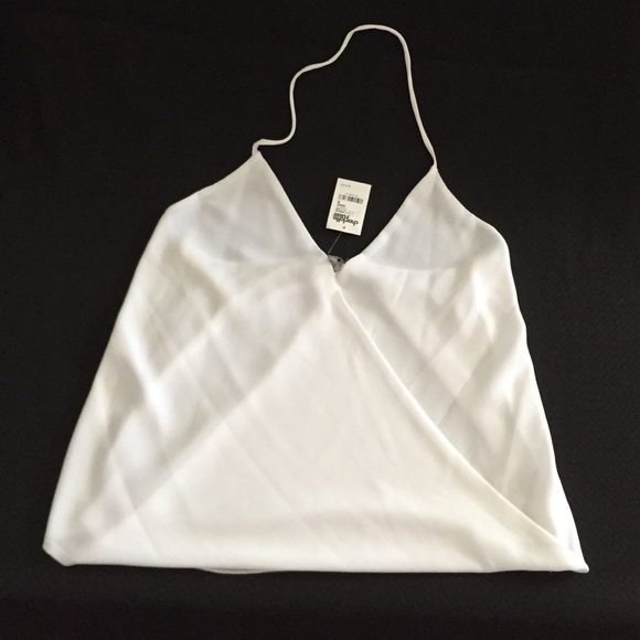 NWT. CHARLOTTE RUSSE White halter top. Sz S - Picture 4 of 5